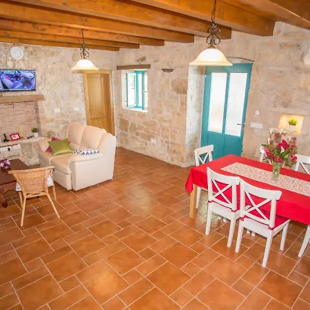 Roofed In Istria With Private Pool 别墅 Rajki