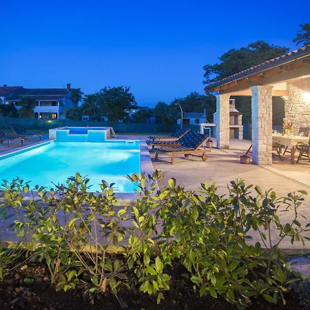 In Medvidici With Pool Near Porec Vila *