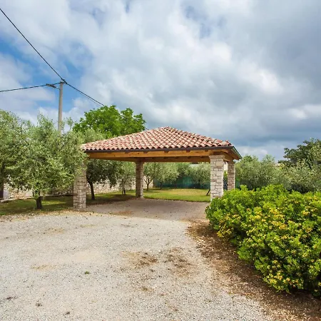 In Medvidici With Pool Near Porec Vila Rajki