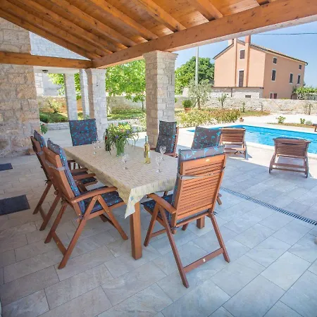 In Medvidici With Pool Near Porec
