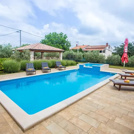 ヴィラ Villa In Medvidici With Pool Near Porec Beach Rajki