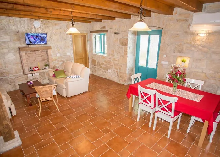 In Medvidici With Pool Near Porec Vila Rajki