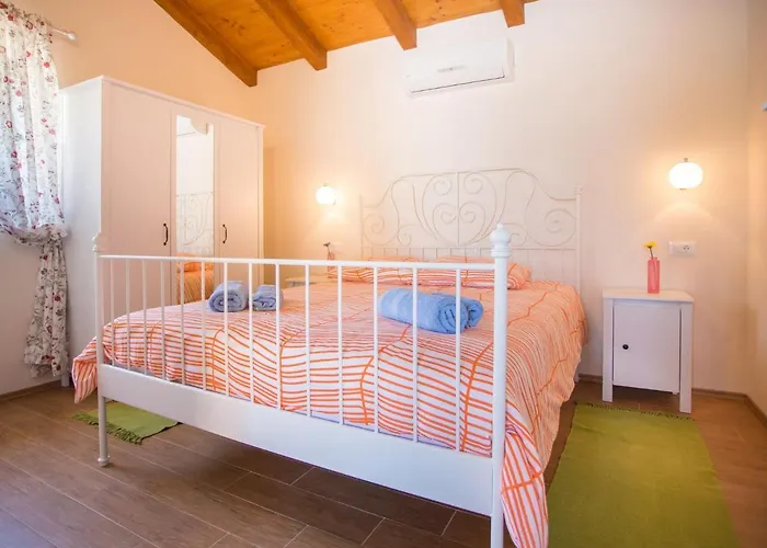 In Medvidici With Pool Near Porec Vila