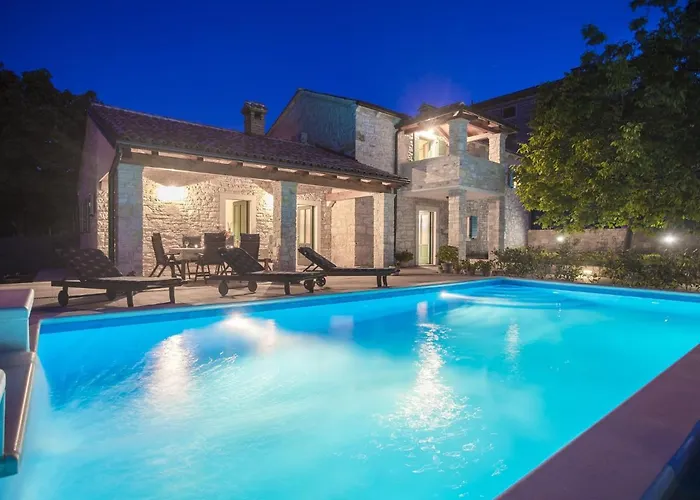 Vila In Medvidici With Pool Near Porec Rajki