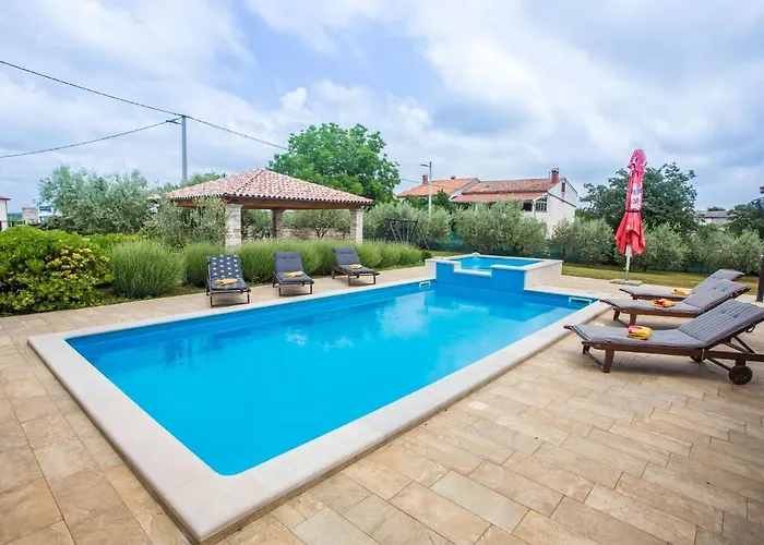 Vila In Medvidici With Pool Near Porec Rajki