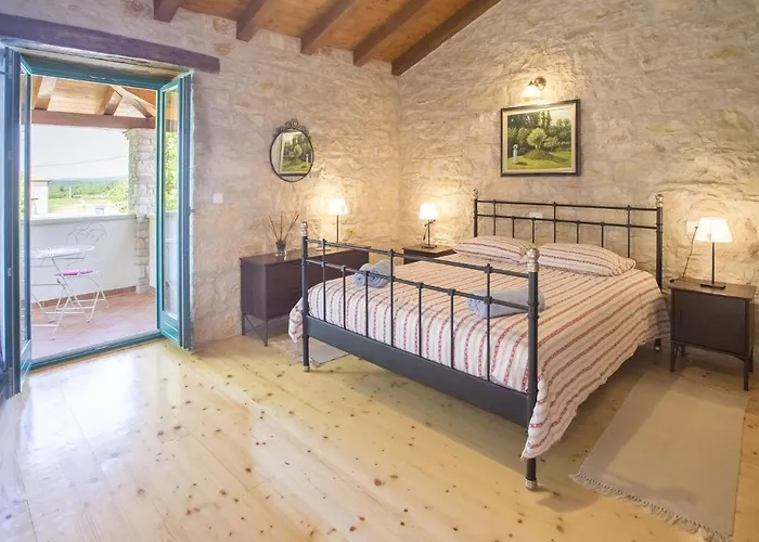 In Medvidici With Pool Near Porec Vila